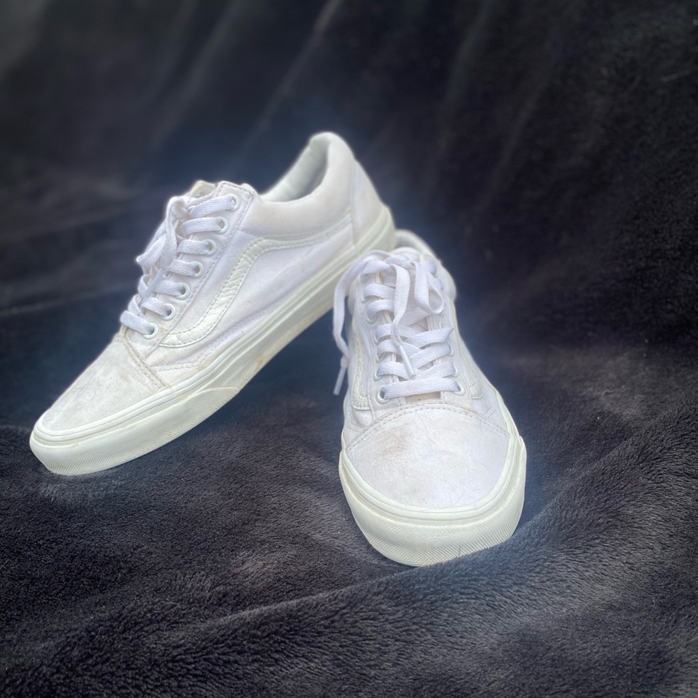 Vans White Old Skool Skate shoe with Signature Stripe